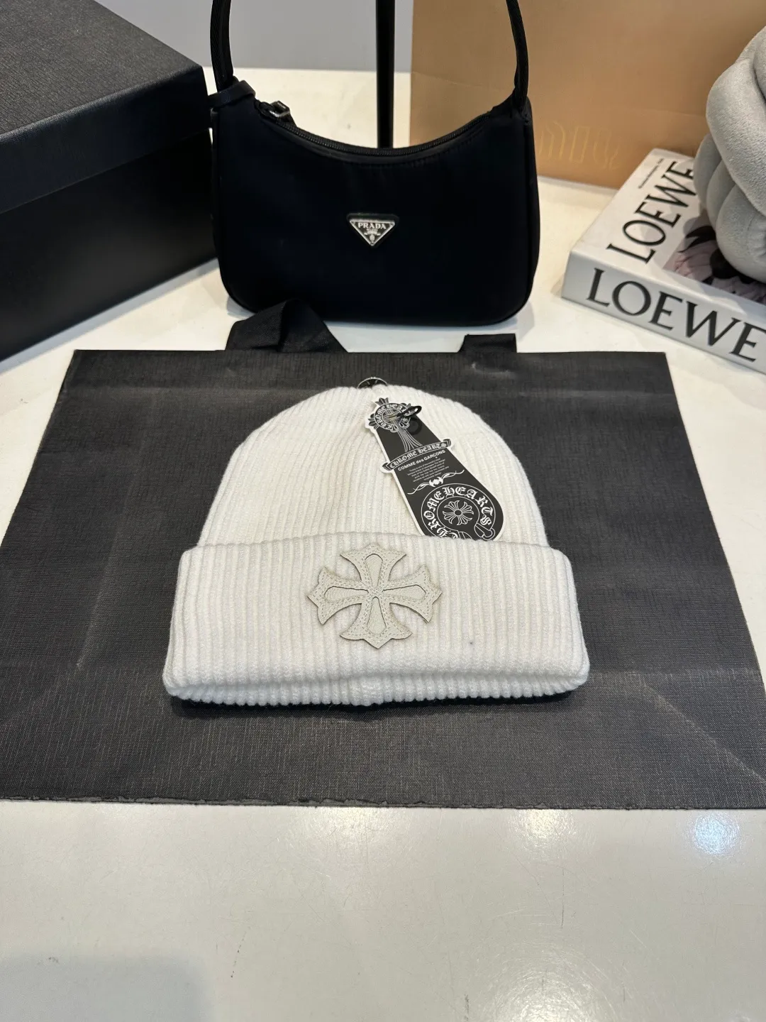 P46 Crow Heart Wool Hat, too flattering for your face. No matter you have a long face, a round face or a square face, you can easily wear it because the hat is very thick, so your face looks small, delicate and cute. Fashionable street style, recommended hat for autumn and winter.